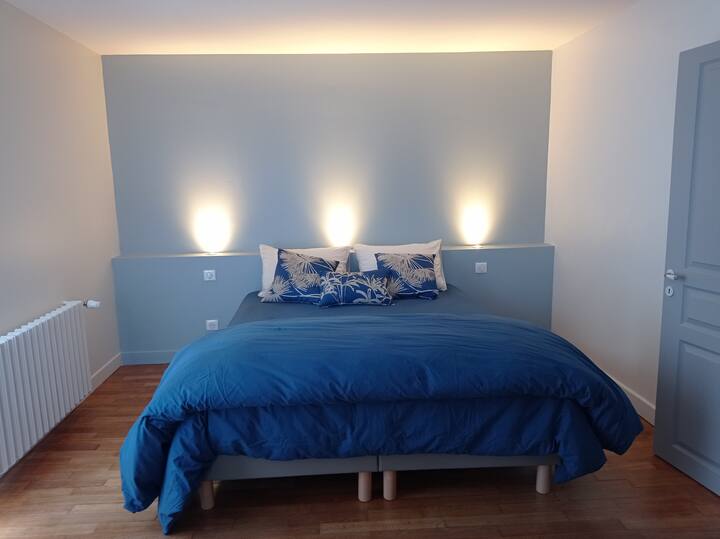 Chambre N° 1
 Lit 160