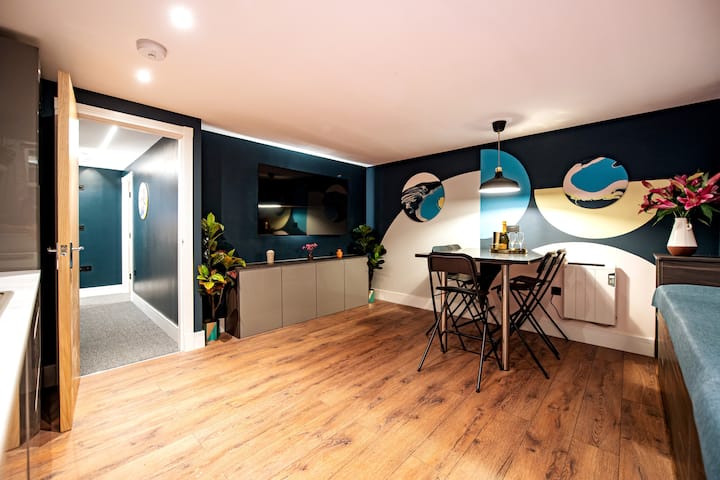 The Nest: Luxury 16 Person Apt W Jacuzzi & Parking - Lytham St Annes
