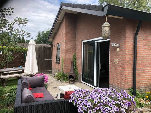 Cozy bungalow with fireplace for those looking for peace and quiet