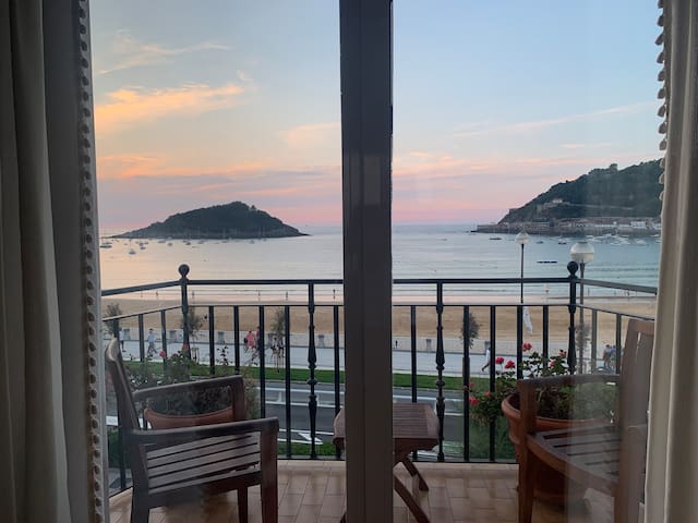 ESPECTACULAR PISO FRENTE AL MAR + PARKING ESS00138