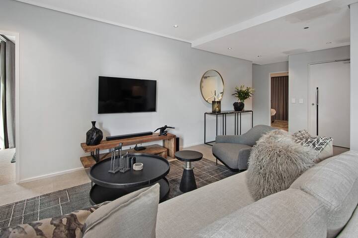 Vibrant Living in the heart of Sea Point (Apt 406) gallery image 2