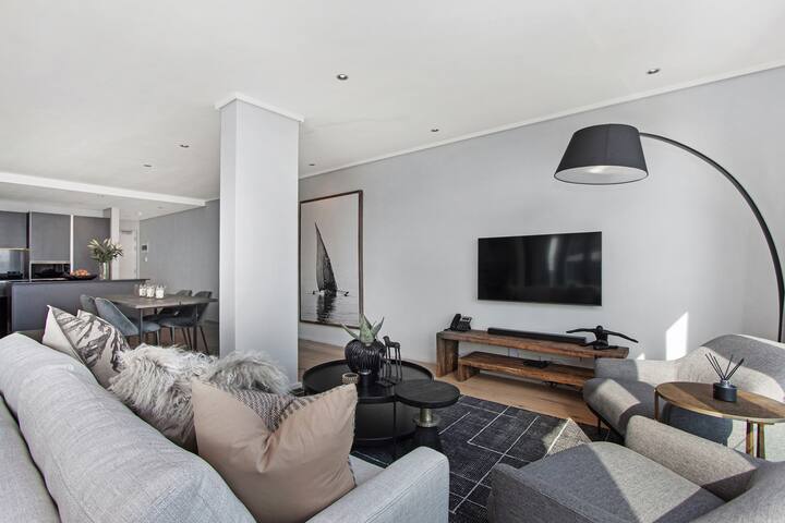 Vibrant Living in the heart of Sea Point (Apt 703) gallery image 2