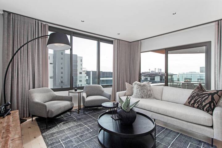 Vibrant Living in the heart of Sea Point (Apt 703) gallery image 3