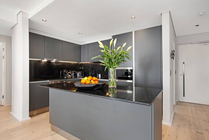 Vibrant Living in the heart of Sea Point (Apt 703) gallery image 4