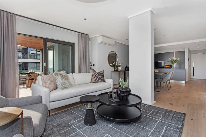 Vibrant Living in the heart of Sea Point (Apt 703)