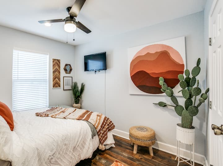 La habitación Cactus tiene una cama tamaño queen.