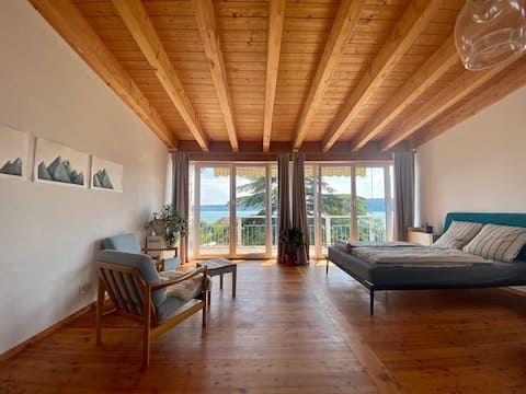 Sunny townhouse with lake view