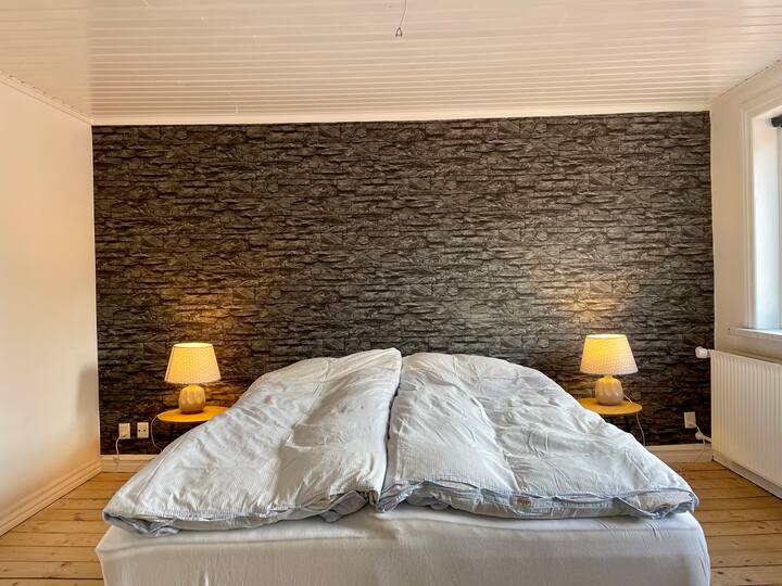 Spavaća soba nalazi se na prvom katu