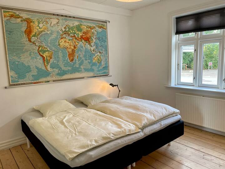 Spavaća soba nalazi se u prizemlju