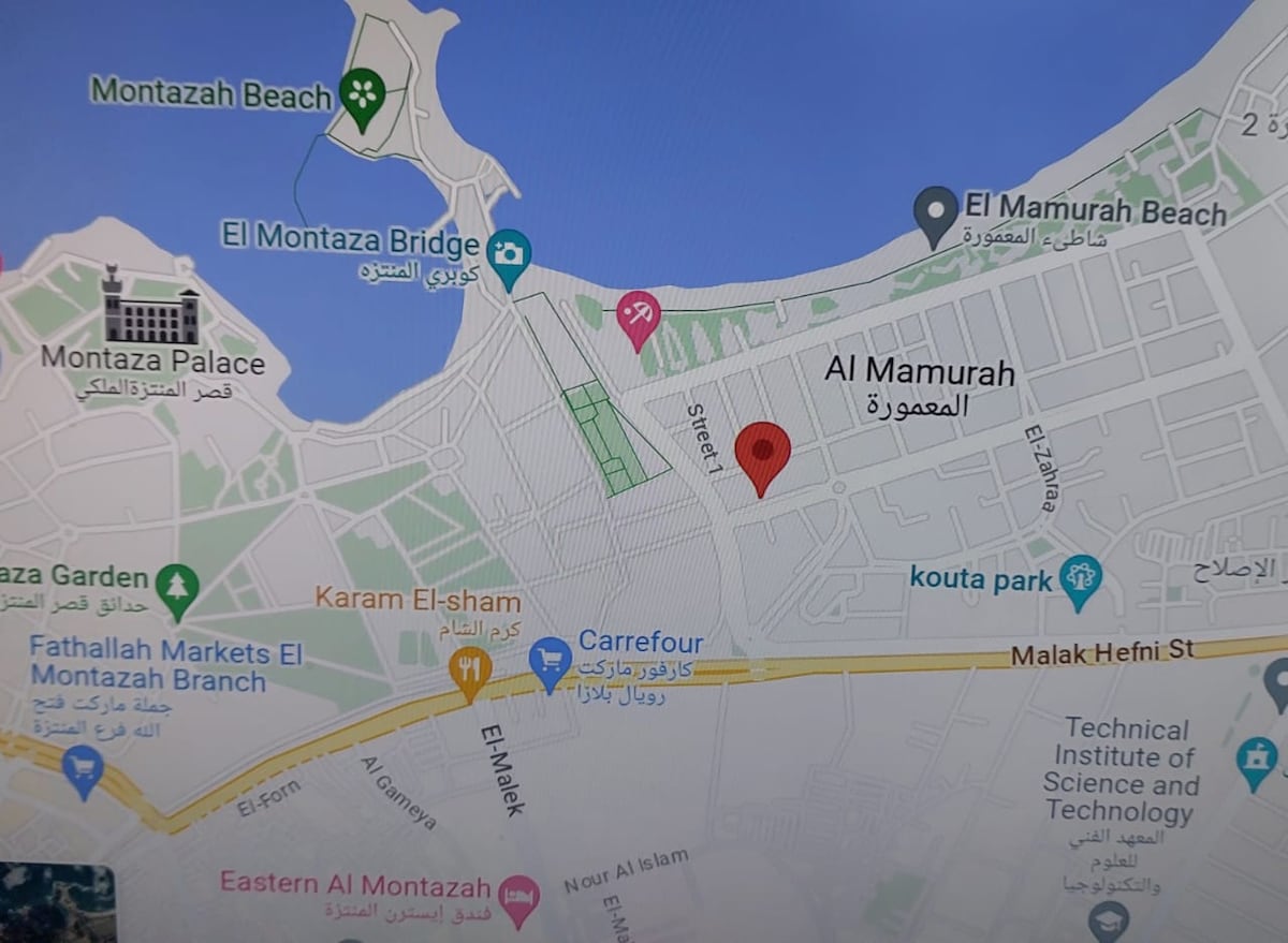 A detailed map presents the layout of the Al Mamurah area, with marked locations highlighting El Mamurah Beach and various local attractions. Major roads and landmarks, including Montazah Beach and Montaza Palace, are clearly visible, offering navigation options for visitors.