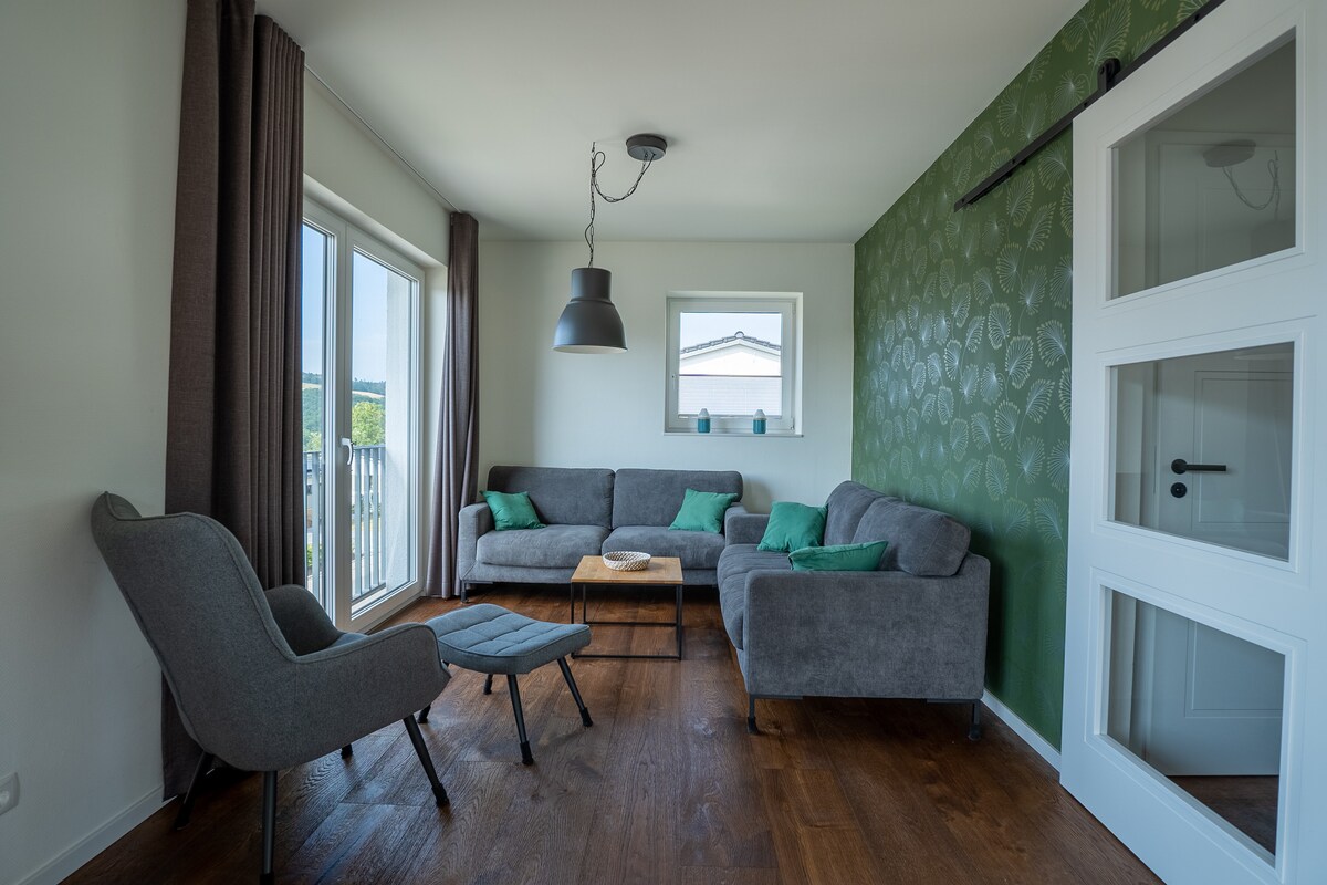 Popular Airbnb listing: SAUERLAND vacation home on Lake Diemelsee (Heringhausen) in Diemelsee