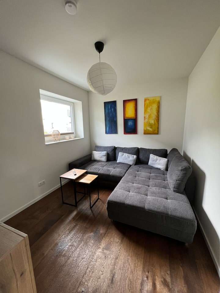 В телевизионната зала удобният пейзаж на дивана ви очаква. По желание можете да използвате място за спане за 2 - ма души, можете да се гушкате тук (на разположение е Playstation) или просто да се насладите на уютна телевизионна вечер.