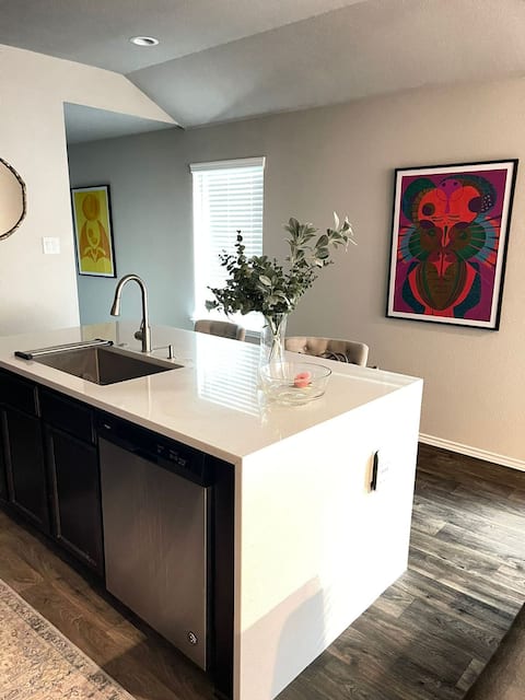Modern • New 3BDR | Near IAH Airport & Woodlands