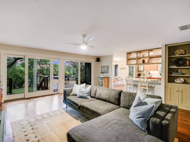 Home in Austin – Westlake Hills Retreat gallery image 4