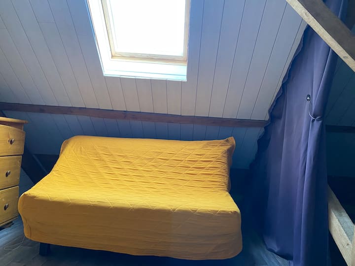 ชั้น: ม้านั่ง BZ สำหรับความเป็นไปได้ในการมีเตียงเสริม