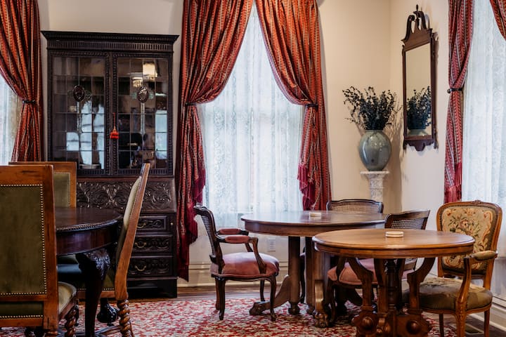 Armistead House - Room 302 (3rd Floor) - Williamsburg, VA