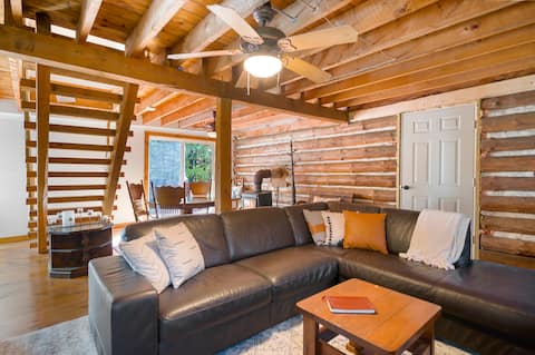 Picturesque Cabin | Lake Access |Arcade| Fireplace