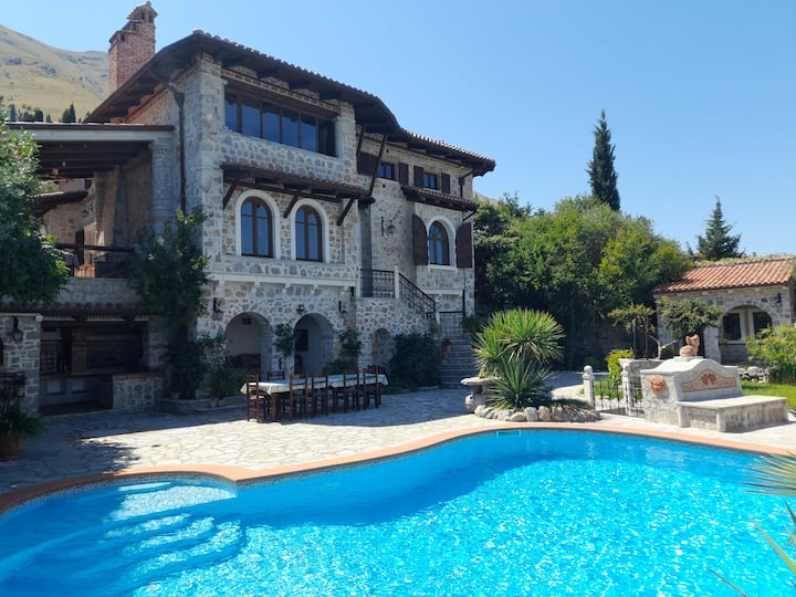 Mediterranean Lake View Villa / Pool & Jacuzzi