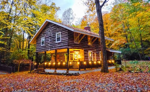 Large Rustic Log Cabin in the Laurel Highlands