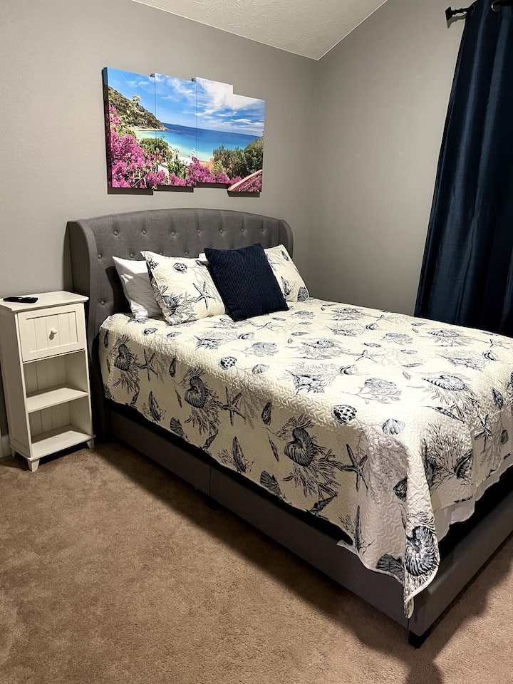 Spavaća soba s bračnim krevetom