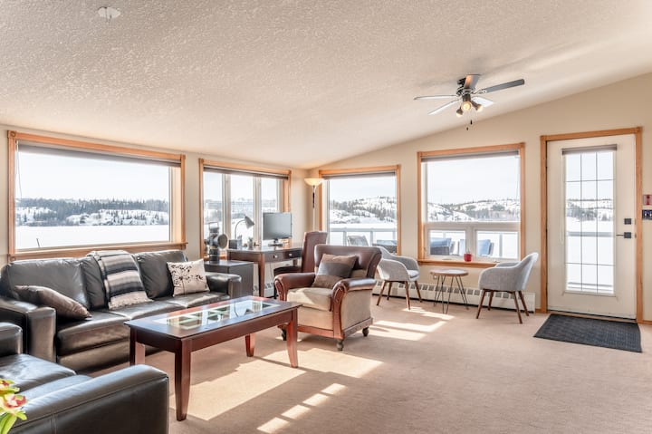 The Old Town Landing: Lakefront Retreat (Unit 300)