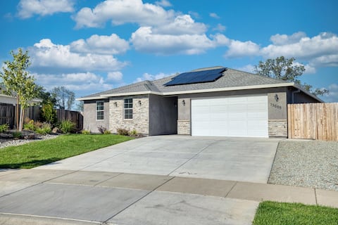 *The DREAM HOUSE* SWIMSPA JACUZZI,  #1 HOME in RDD