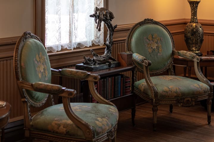 Armistead House - Room 203 (2nd Floor) - Williamsburg, VA
