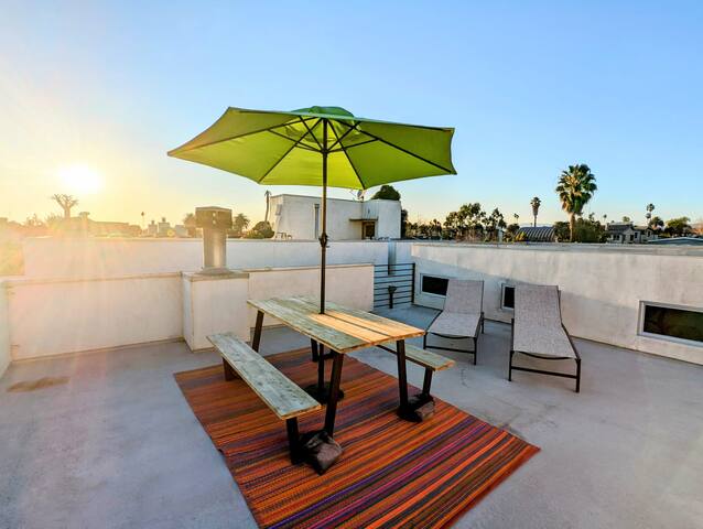 Modern Industrial Venice Home: 360 Degree Rooftop gallery image 2