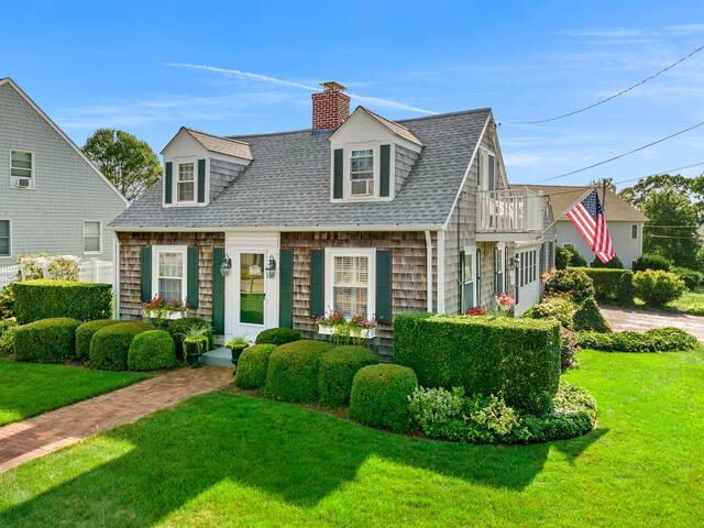 Colonel John’s Classic New England Cape gallery image 2