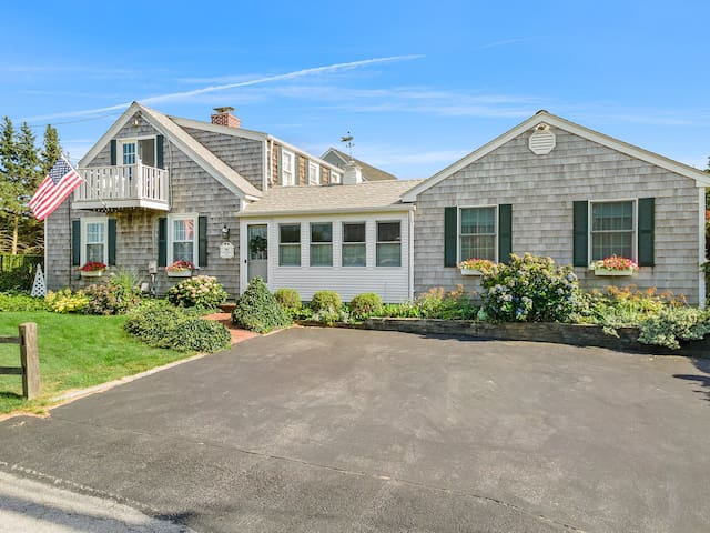 Colonel John’s Classic New England Cape