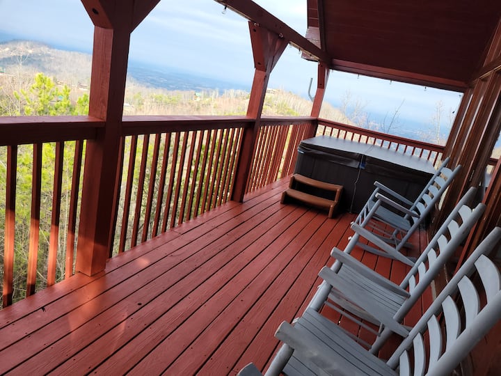 2Bed/2B Cozy Log Cabin Panoramic Mountain Views Cabins for Rent in Pittman Center, Tennessee