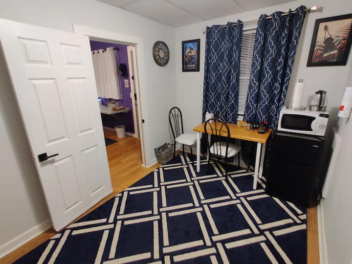Romantic Purple Suite In Champaign - Champaign, IL