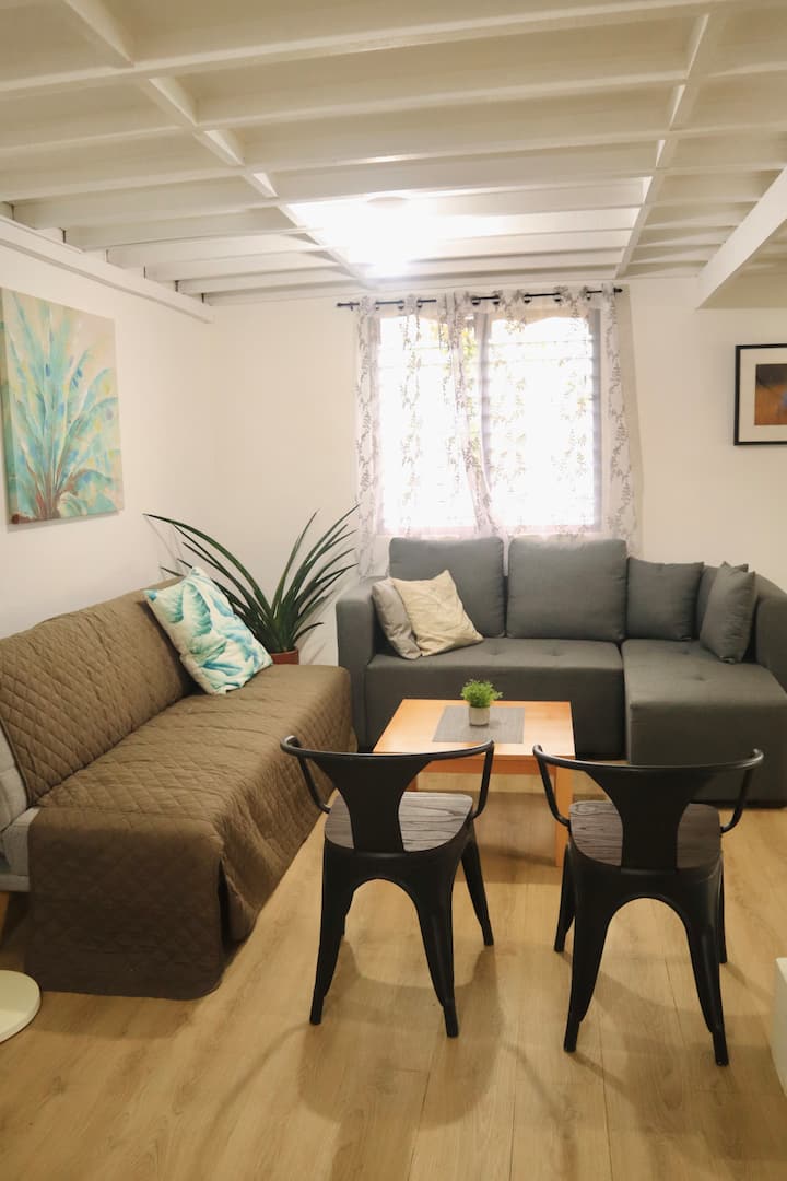 2 გასაშლელი დივანი, რომელიც იტევს 2-4pax-ს ჯგუფის სიდიდის მიხედვით:)