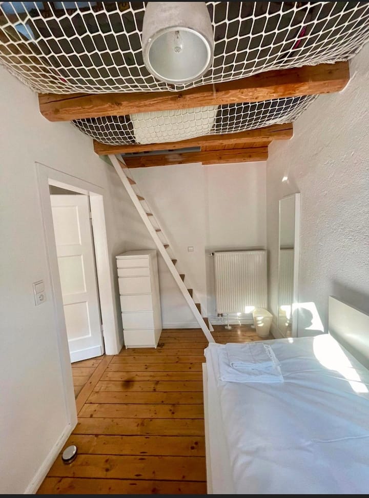 Fungua chumba cha kulala cha duplex 4 kwenye ghorofa ya 1 

Kitanda cha mchana 90x200 kuvuta nje 90x200


Ufikiaji wa dari iliyobadilishwa na vitanda 2 vya ziada

