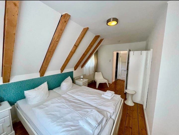 Chumba cha kulala 2  kwenye ghorofa ya 1
kitanda cha watu wawili 160x200