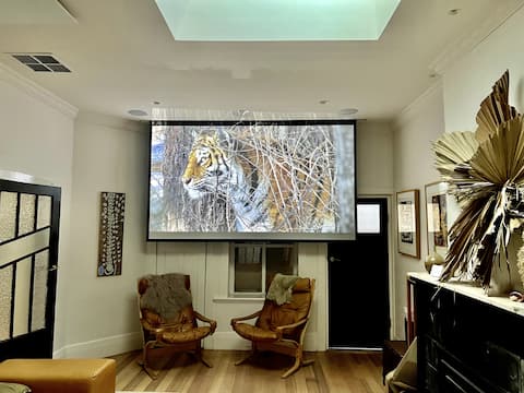 Popular Airbnb listing: Sundrenched 3 bedroom house & hot tub near beach in Elwood