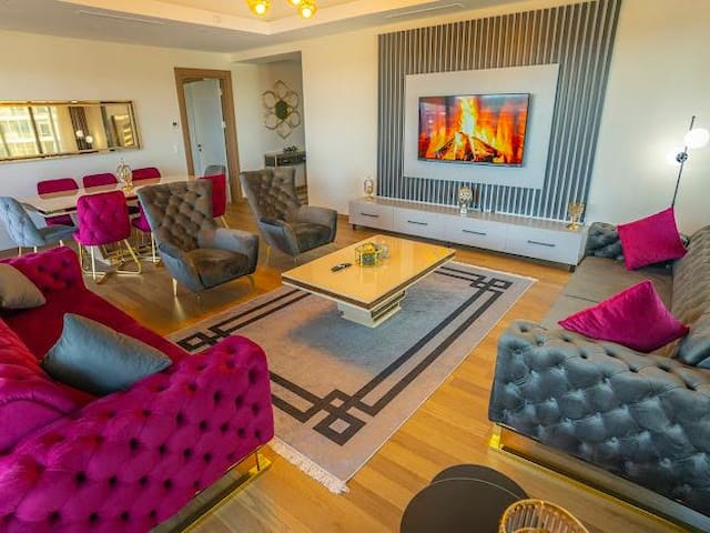 Ultra Lüks, 8 Kişi Kapasiteli, Geniş Balkonlu 4+1