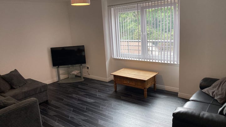 Professional 2 Bedroom Fully Furnished Apartment - Kirkcaldy