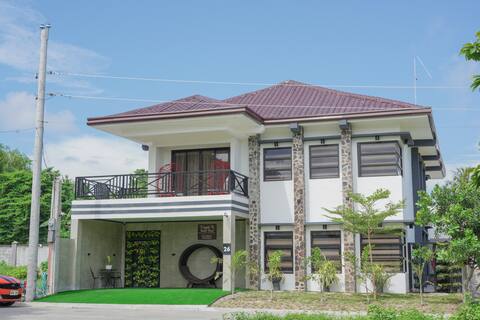 Cheerful 5 bedroom home with pool for 30 Pax Laiya