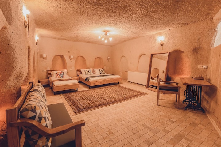 Pinhan Cave Suites, 5 Person Unique Cave Room