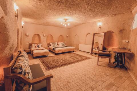 Pinhan Cave Suites, 5 Person Unique Cave Room