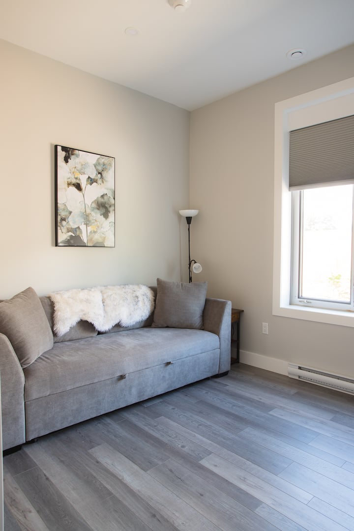 1 Bedroom + Den In The Heart Of Downtown Truro. - Truro