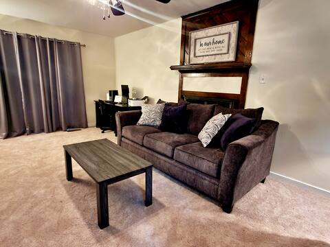 *The Genito Gem* Cheerful home in Chesterfield