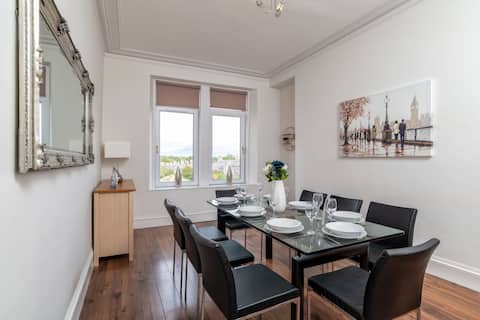 Spacious 5-Bedroom Townhouse in the West-End