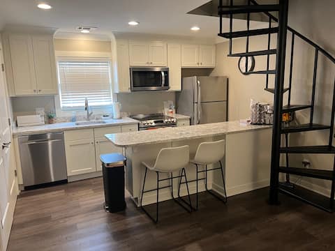 Popular Airbnb listing: "Eagle’s Nest" Condo (8)-2 Blocks From Jordan Hare in Auburn
