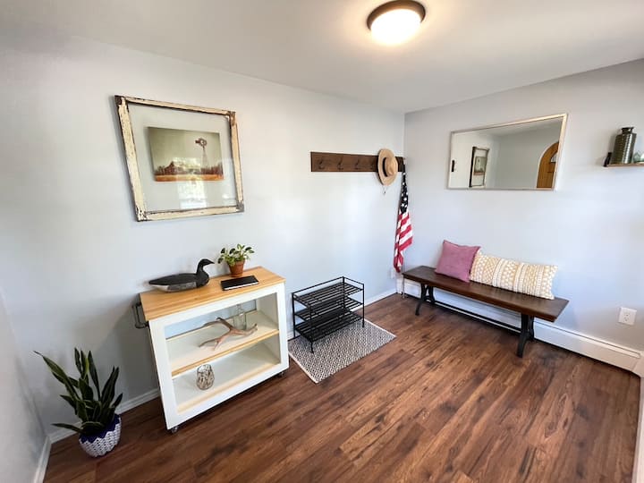Cabin-themed Main Level Duplex  With A Modern Edge - Great Falls, MT