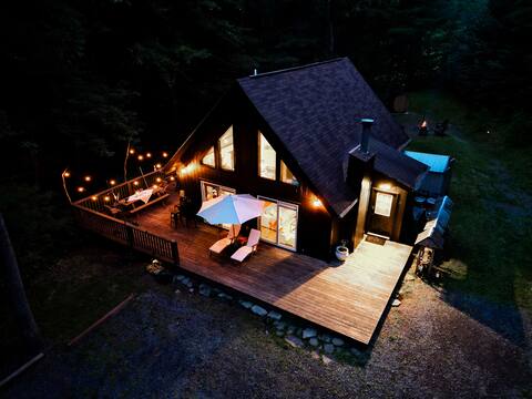 Catskill Forest A-Frame: Hot Tub, Sauna, Stars!