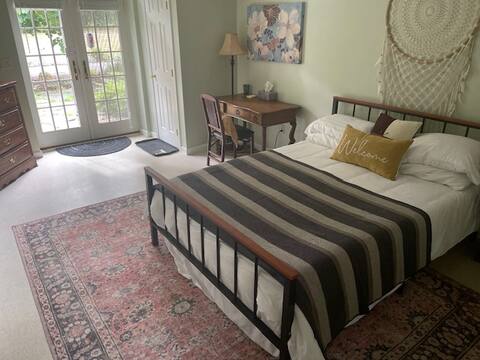 Peaceful eco-friendly two bedroom apartment.