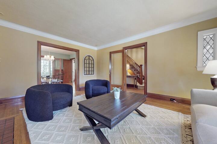 Bright and spacious 4 bedroom house with parking, gallery image 3