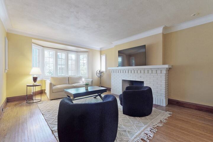 Bright and spacious 4 bedroom house with parking, gallery image 2